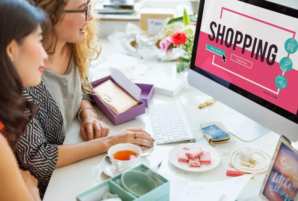 Comparativa visual entre Shopify y WooCommerce con métricas de rendimiento y costo